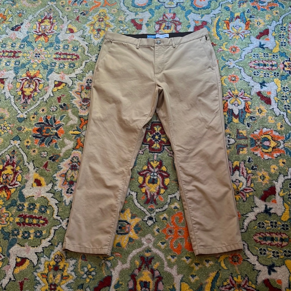 Men’s Old Navy Ultimate Tech Slim khaki pants NWOT